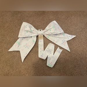 TBBC Grandmillennial-Esque Bow Holder